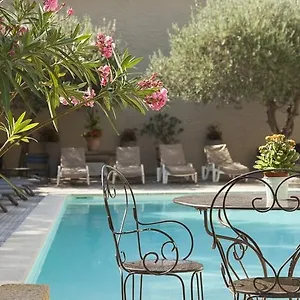 https://logis-les-magnanarelles.fr-provencehotel.com