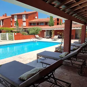 https://castillon-des-baux.fr-provencehotel.com